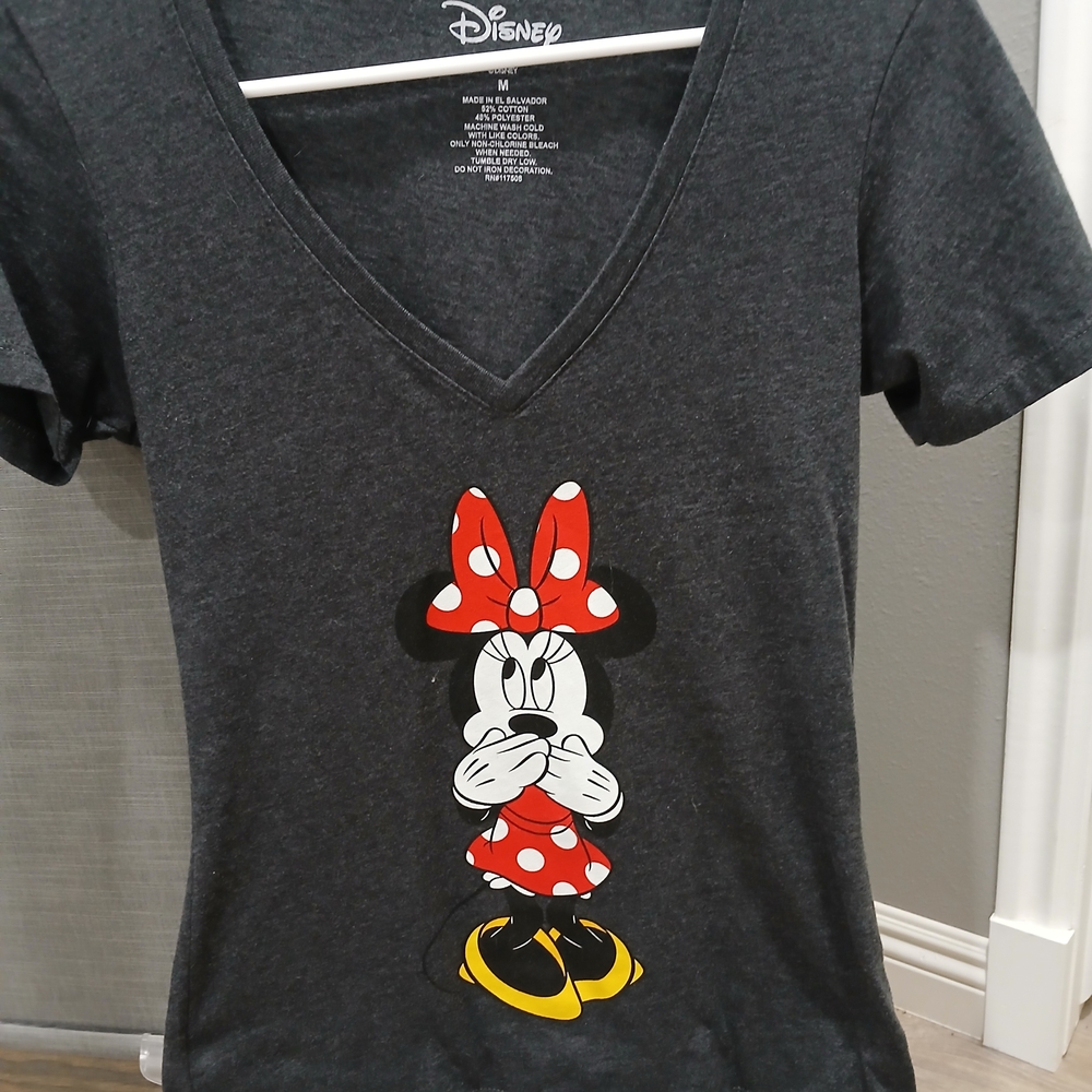 ❤️🤍Disney Minnie Mouse Graphic T-Shirt*size Medium